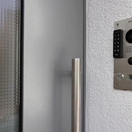 Modern Oasis: Luxury Tech Suite with Coffee Bar Wallerfangen Exterior photo
