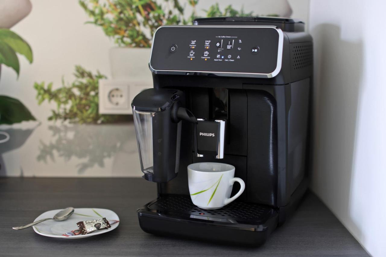 Modern Oasis: Luxury Tech Suite with Coffee Bar Wallerfangen Exterior photo