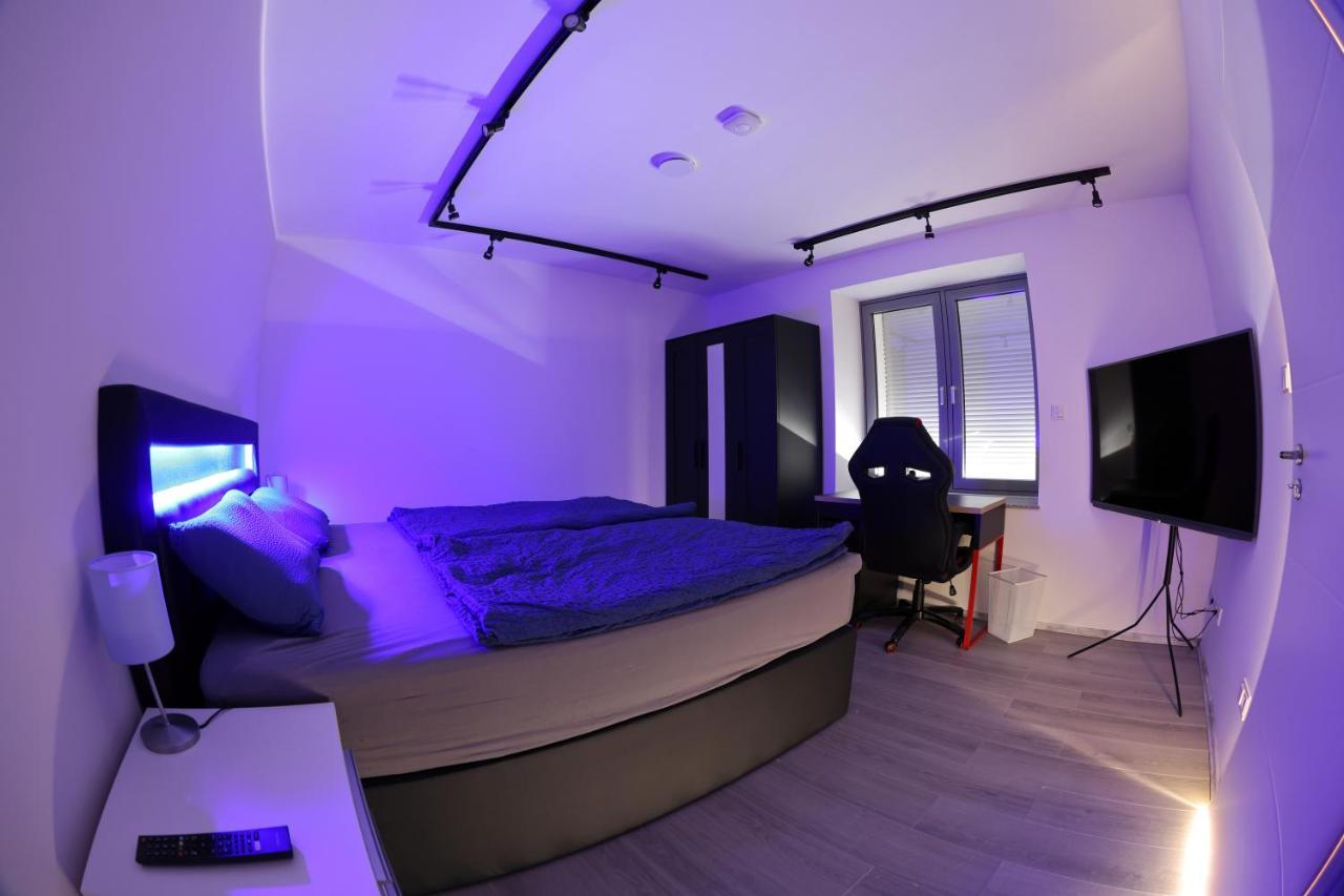 Modern Oasis: Luxury Tech Suite with Coffee Bar Wallerfangen Exterior photo